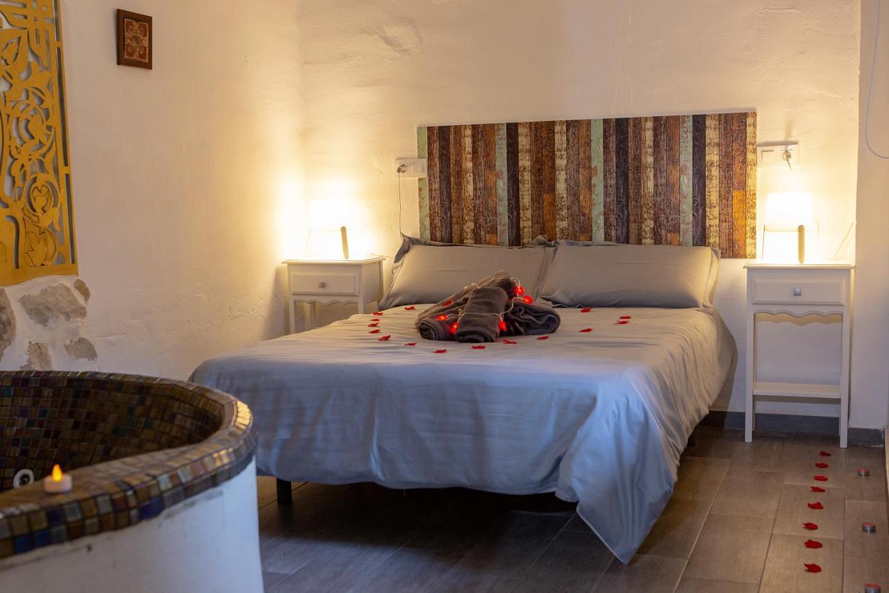 Fortress Jacuzzi Suites Xativa Exterior photo