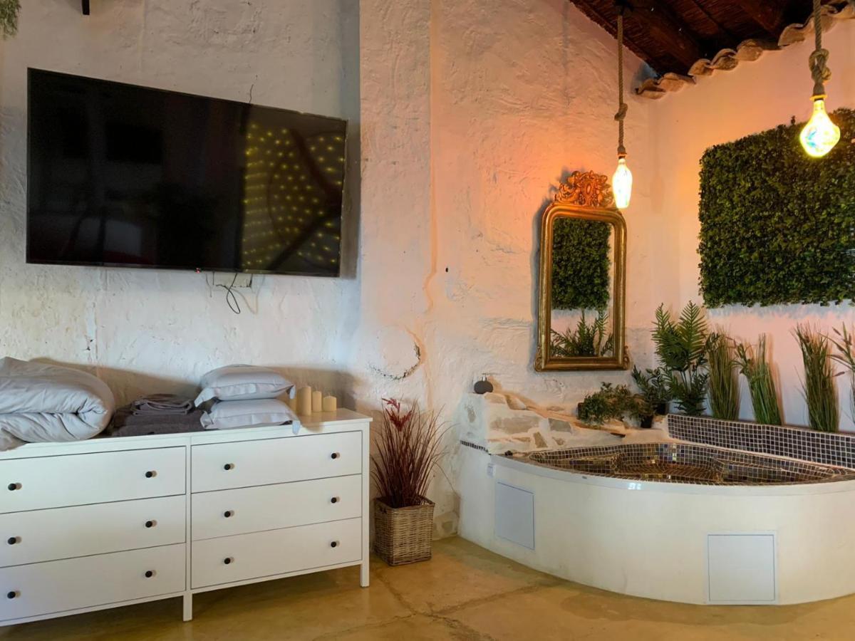 Fortress Jacuzzi Suites Xativa Exterior photo
