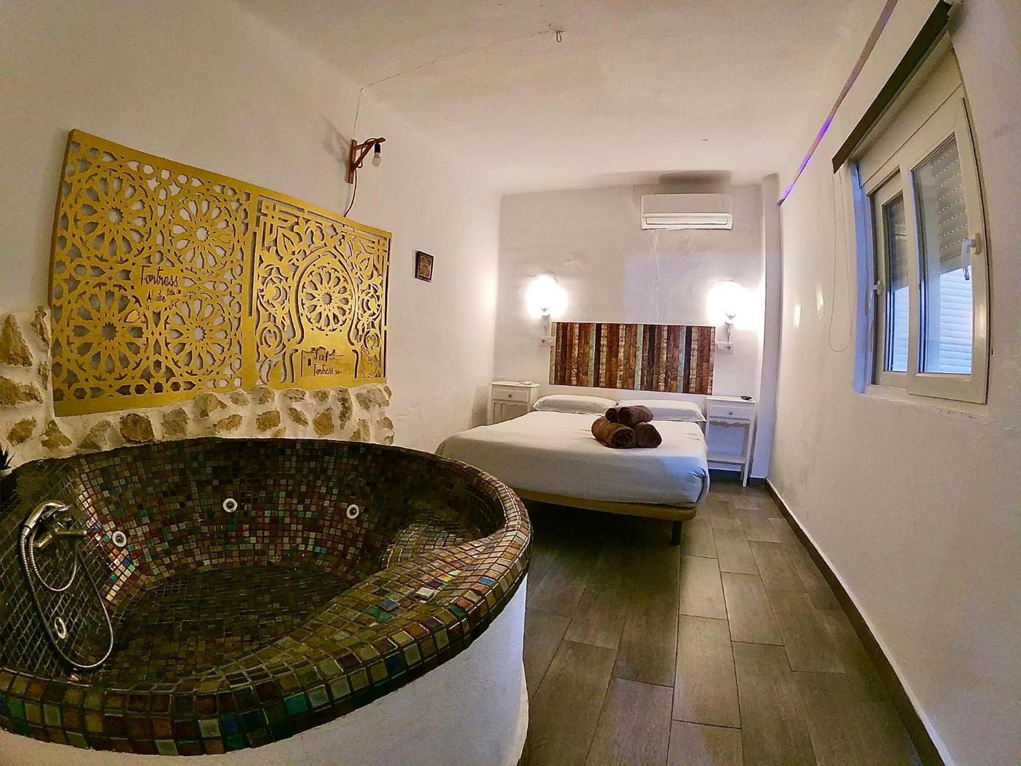 Fortress Jacuzzi Suites Xativa Exterior photo