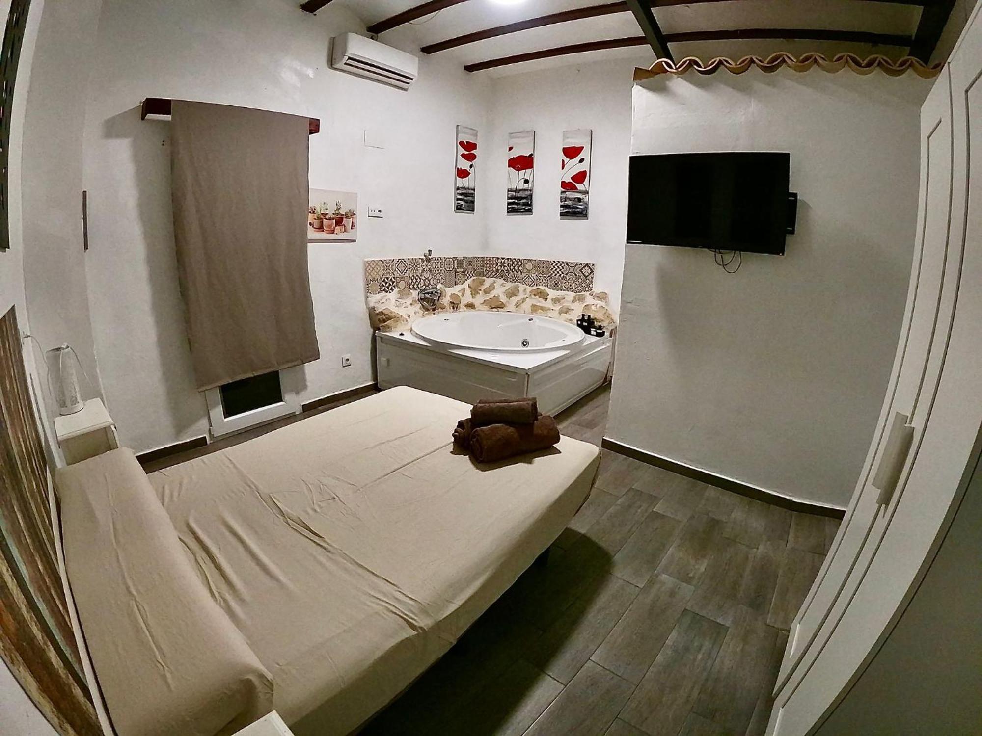 Fortress Jacuzzi Suites Xativa Exterior photo